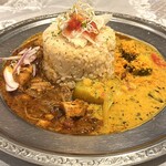 旧ヤム鐵道 - あいがけカレー【C ピンクペッパー香るチキンビンダルー　D ズッキーニとパプリカのやさしい野菜カレー  】