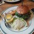 Viva la Burger - 料理写真:プレートにドリンク付き　　ワカモレ　チーズバーガー　2805円