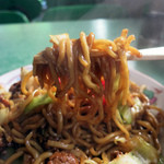 磯善 - 中太の角麺、一本一本が短い