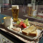 カフェ ステーション - ﾓｰﾆﾝｸﾞ+生ﾋﾞｰﾙ中