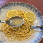 リストランテ クラシコ - 乳化したレモンバターソースは、
      舌触りも滑らかで…
      丁寧に作られていることがわかります♪(*´ー｀*)