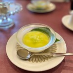 リストランテ クラシコ - ◇デザート
      …ココナッツのブランマンジェ　メロンソース
      上品な甘さのブランマンジェに、
      メロン果汁たっぷりのソース＆メロンの果肉乗せ♪