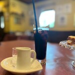 リストランテ クラシコ - ◇食後のドリンク
      …コーヒー、紅茶、ハーブティーから選べましたので
      2人ともアイスコーヒーをいただきました。
      
      量もたっぷりできちんと苦味とコクのある、
      美味しいコーヒーです(o^^o)