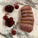 シェ オリビエ - 鴨胸肉のロースト、ビーツと赤キャベツ
