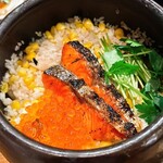 魚酒場 二つめ - 鮭といくらととうもろこしバターの釜飯