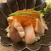 小皿のまぐろとさば。 西新宿