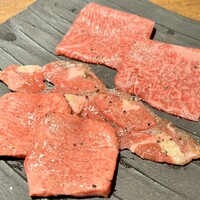和牛とタン 焼肉 とみ 新橋本店 - 