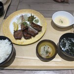 国見サービスエリア上り ショッピングコーナー - 極上麗たん定食 ¥2500