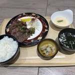 国見サービスエリア上り ショッピングコーナー - 牛たん定食 ¥2000