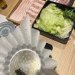 和牛 すき焼き しゃぶしゃぶ 食べ放題 豚匠 なんば邸 - 