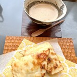 万里摩理 - ホワイトソースとハムとチーズのホットサンドクロックムッシュ