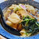 大鷹ラーメン - 丸鶏醤油肉ワンタン麺