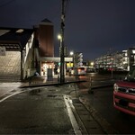 てんしん - 駐車場 ちょっとわかりにくい(ピンクの車の所)