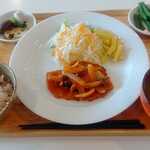 トーコーキッチン - トンテキ赤ワインソース　副菜二品、豚汁、ご飯