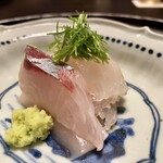 亀の井別荘 - お造り(臼杵の天然鯛の昆布締めとシマアジ)