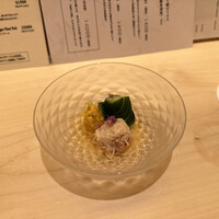 鮨　日本橋　鰤門 - 菊とカニ身の酢の物