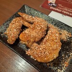 Yadoriki Tori Senmon Izakaya - 這道菜的風味對比鮮明，散發著濃郁的香氣，讓人感覺非常適合搭配葡萄酒。