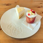 patisserie andbell - ドゥーブルフロマージュと桃のジュレ