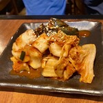 焼肉本舗 和家 - ★キムチ盛
      名物の「なすキムチ」も入ってる♪
      激ウマ♡