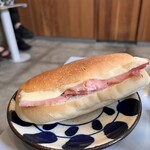 レット イット ビー コーヒー - ハムチーズサンド