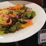 カフェ トスティーナ - サラミとクスクスのサラダ