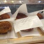 カフェ トスティーナ - ショーケース 牛筋カレーパン