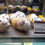 カフェ トスティーナ - ショーケース アイスクリームクロワッサン