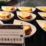 カフェ トスティーナ - マンゴーバスクチーズケーキ