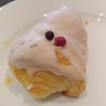 カフェ トスティーナ - アイスクリームクロワッサン