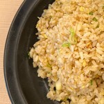 博多金龍 - 料理写真:大チャーハン730円　左