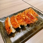 中華そば藤王 - 餃子 6個 480円