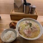 らぁめん しゅき - 鶏パイタンラーメン+小ライス+サービスキムチ