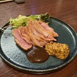 ユキオントコ - フランス産マグレ鴨胸肉のジューシーロースト 1,180円