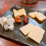 ユキオントコ - チーズの盛り合わせ  ハーフ 500円