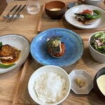 つるよし料理店 - まんぷく定食魚はシイラ