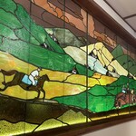 만페이 호텔 샵 - 이 스테인드글라스는 캔 뚜껑을 모티프로 하고 있습니다.