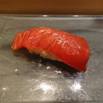 京極寿司 - 普通のマグロには無い
      円やかな旨味感が加わっていて美味しいなあ♪
      
      後味も心地良く長引き
      ドリンクでこの味わいの余韻を流したくはない