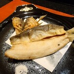 京極寿司 - 鮎が唐揚げしてあることにより
      旨味がより増してるなあ❗️
      
      そして細やかな味わい情報も分かり
      お上品な味わいだし
      
      ヤナの鮎の味わいとは次元は違うなあ♪
      確かに金額も違うけれどw