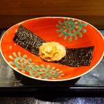 京極寿司 - ◯ムラサキウニ
      ミョウバン不使用とのこと
      
      濃厚なウニの旨味が広がり
      ウニの円やかさ、旨味感もあり美味しい
      これも後味が良いなあ