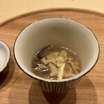 日本料理 新茶家 - サクッとした食感。ナスにお出汁が染みる