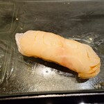 京極寿司 - ◯シロアマダイ（サスエ前田さん）
      煮切り醤油
      昆布締めされてないと話されていたけれど
      シッカリとネットリ感ある昆布締めされているかの様な
      寝かされている旨味感はあるよねえ
      
      これも美味しい