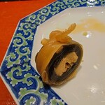 京極寿司 - ◯琵琶鱒の昆布締め
      今年はなかなか捕れなかったとのこと
      
      僕的には普通な昆布巻きは好みではないのだけど
      このお店のは
      
      昆布の旨味と味付けの甘み
      マスの美味しさが組み合わさり、美味しいなあ