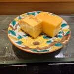 京極寿司 - ◯卵
      関西風と関東風の卵焼きとなる
      
      カステラの様な旨味感と甘み感のある関東風玉子焼きと
      香ばしい焼き加減の甘みある関西風卵焼き
      な味わいに感じた