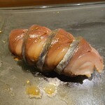 京極寿司 - ◯しめ鯖
      軽く柚子の味わいと
      酢締めされた鯖の旨味が広がり美味しい