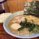 萬家 - ラーメン＋味玉、半ライス