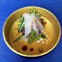 赤坂 桃の木 - ①お刺身のサラダ仕立て
                  ・真鯛の刺身とリーフサラダ
