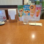 ロイヤルホスト 西大島店 - カウンター席です。