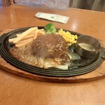 ロイヤルホスト - 黒✕黒ハンバーグのガーリッククリームソースがけです。