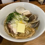 中華蕎麦 はざま - ハマグリと鶏出汁の潮バターそば　そのまま