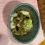 中華蕎麦 はざま - 揚げナスと背脂のご飯　これは定番にして欲しい。